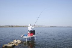 钓鱼当鱼情发生变化时，鱼儿上浮常用的钓法有三种