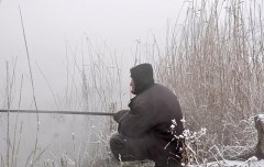 冬季野外钓鱼，牢记4小原则，渔获少不了