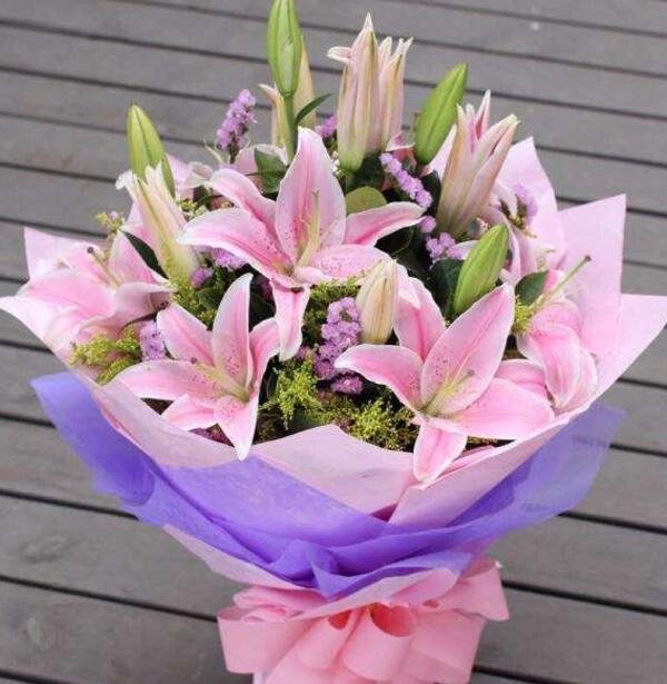 粉色香水百合花语，纯洁而持久的爱_花语大全